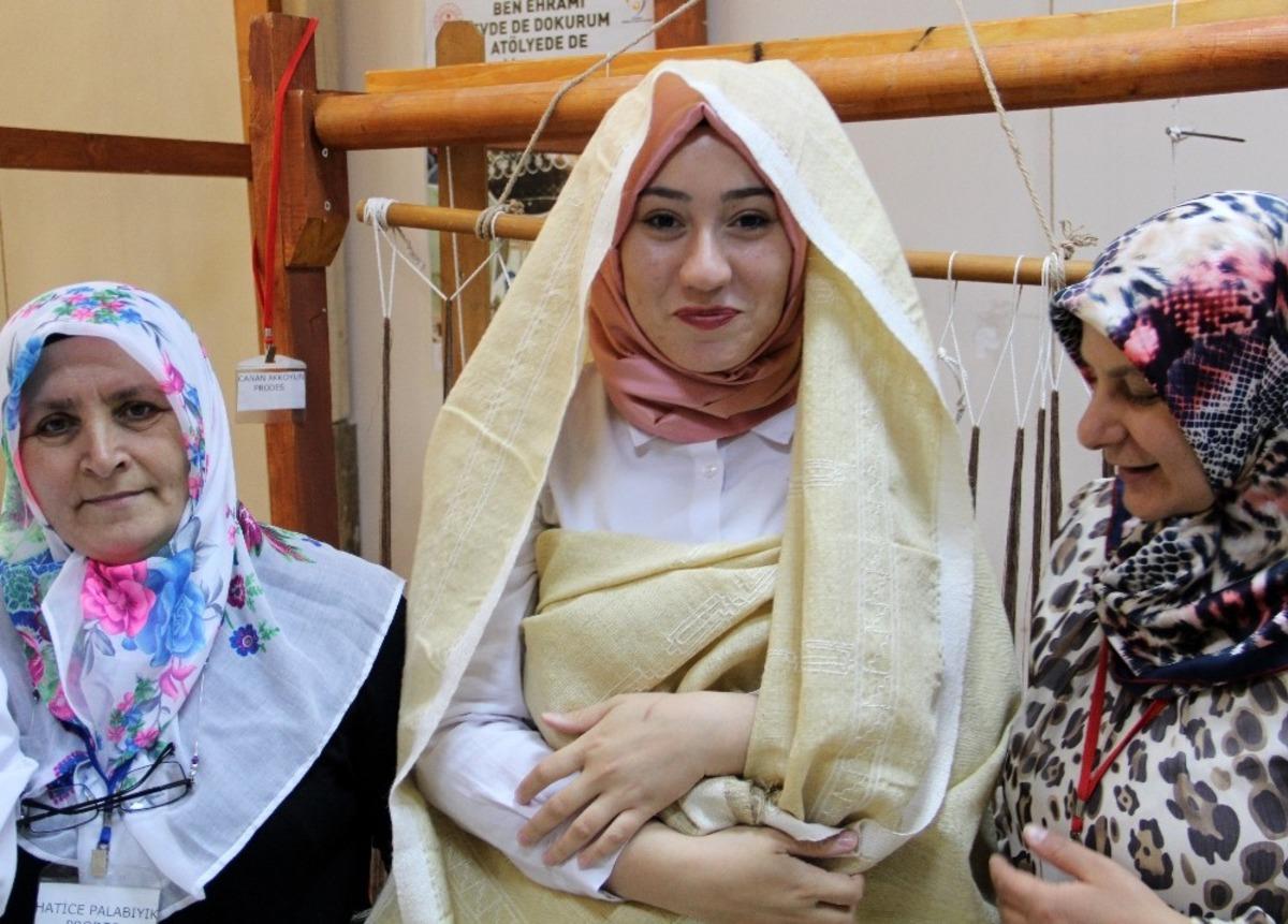 Kadınların geleneksel giysileri arasında yer alan &lsquo;ehram&rsquo; Bayburt&rsquo;un mu? Erzurum&rsquo;un mu?