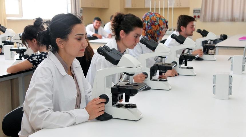 KM&Uuml;, T&Uuml;BİTAK projelerine hız kazandırdı