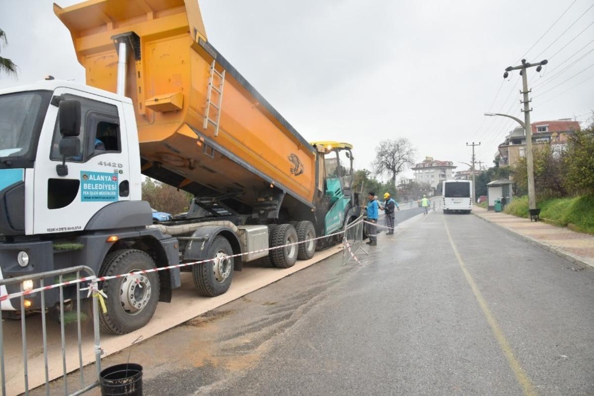 Alanya&rsquo;da deforme olan yollara hızlı asfalt