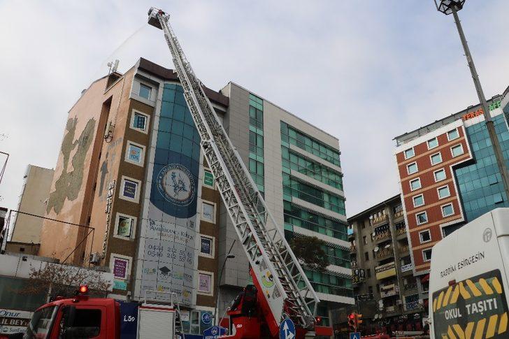 Elazığ’da iş merkezi çatısında yangın G5
