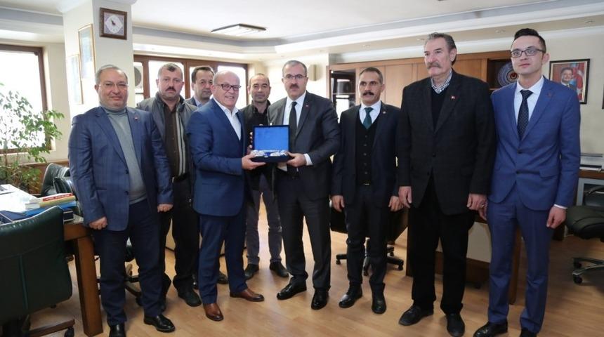 &Ouml;mer Toraman&rsquo;dan T&uuml;rk-İş&rsquo;e ziyaret