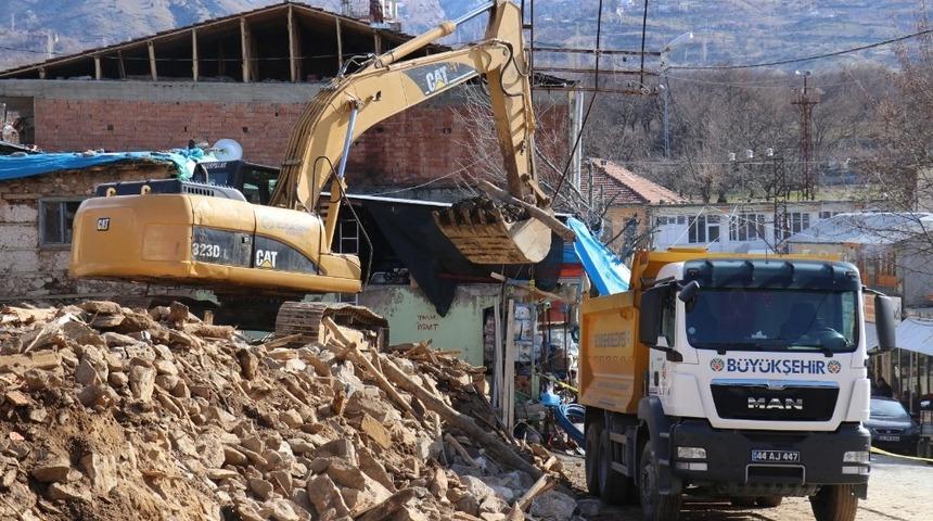 Malatya&rsquo;da acil yıkılacak 20 bina bulunuyor