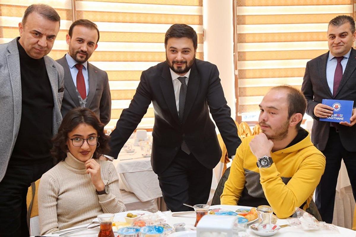 Başkan &Ouml;ztekin &uuml;niversitelileri misafir etti