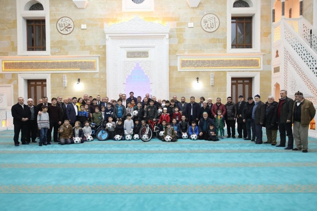 &ldquo;Camiye Koşuyoruz Namazla Buluşuyoruz&rdquo; programı &ouml;d&uuml;l t&ouml;reni ile sona erdi