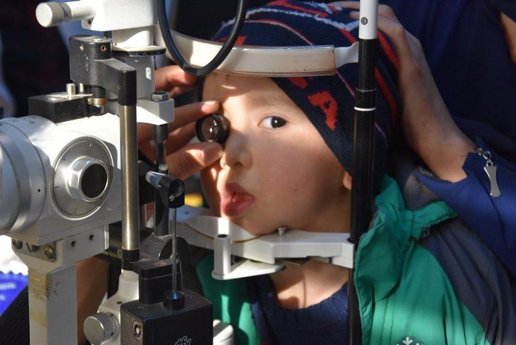 Düzensiz göçmen çocukları göz sağlığı taramasından geçirildi G2