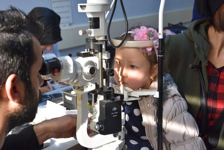 Düzensiz göçmen çocukları göz sağlığı taramasından geçirildi G4