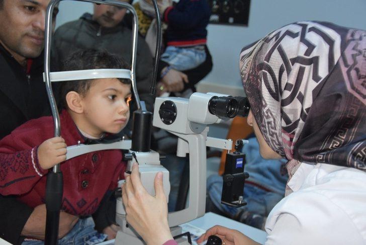 Düzensiz göçmen çocukları göz sağlığı taramasından geçirildi G5
