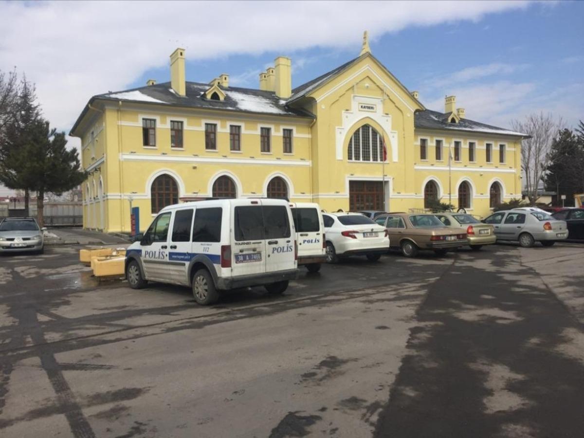 Tren garında bı&ccedil;aklı kavga: 1 yaralı