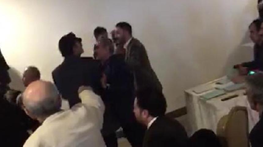 Erzurum'da CHP kongresinde arbede! Lin&ccedil; girişimi