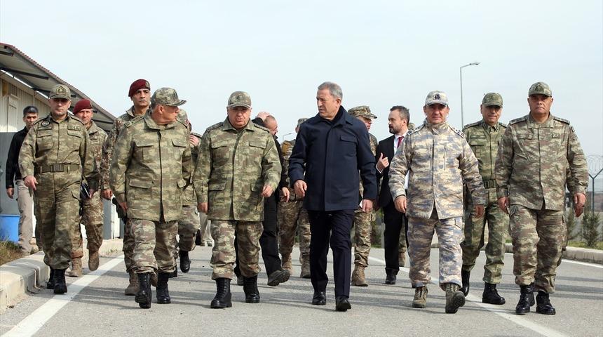 Son dakika: Milli Savunma Bakanı Hulusi Akar: Esed güçlerinin alçak saldırısının karşılığı verildi