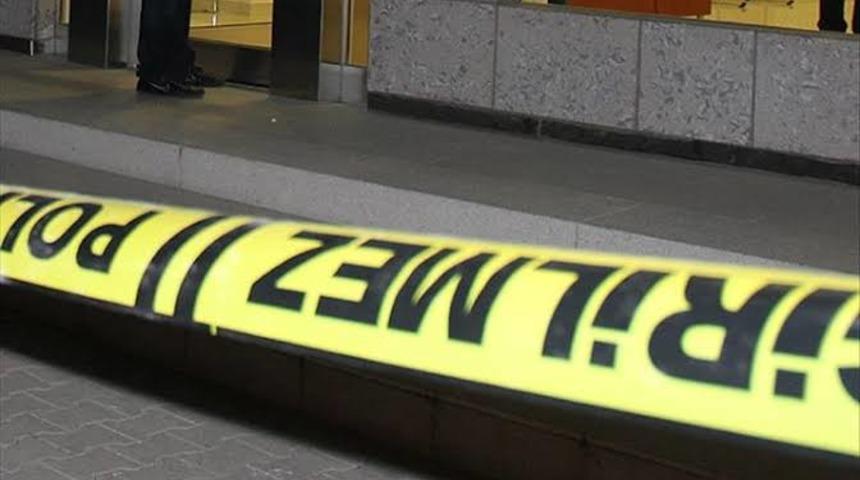 Kar maskeli soyguncuya b&uuml;y&uuml;k şok! Maskeyi &ccedil;ıkarınca...