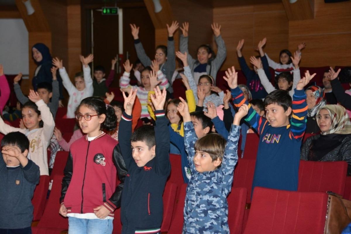 D&Uuml; Hastanesi&rsquo;nde &ccedil;ocuk şenliği etkinliği