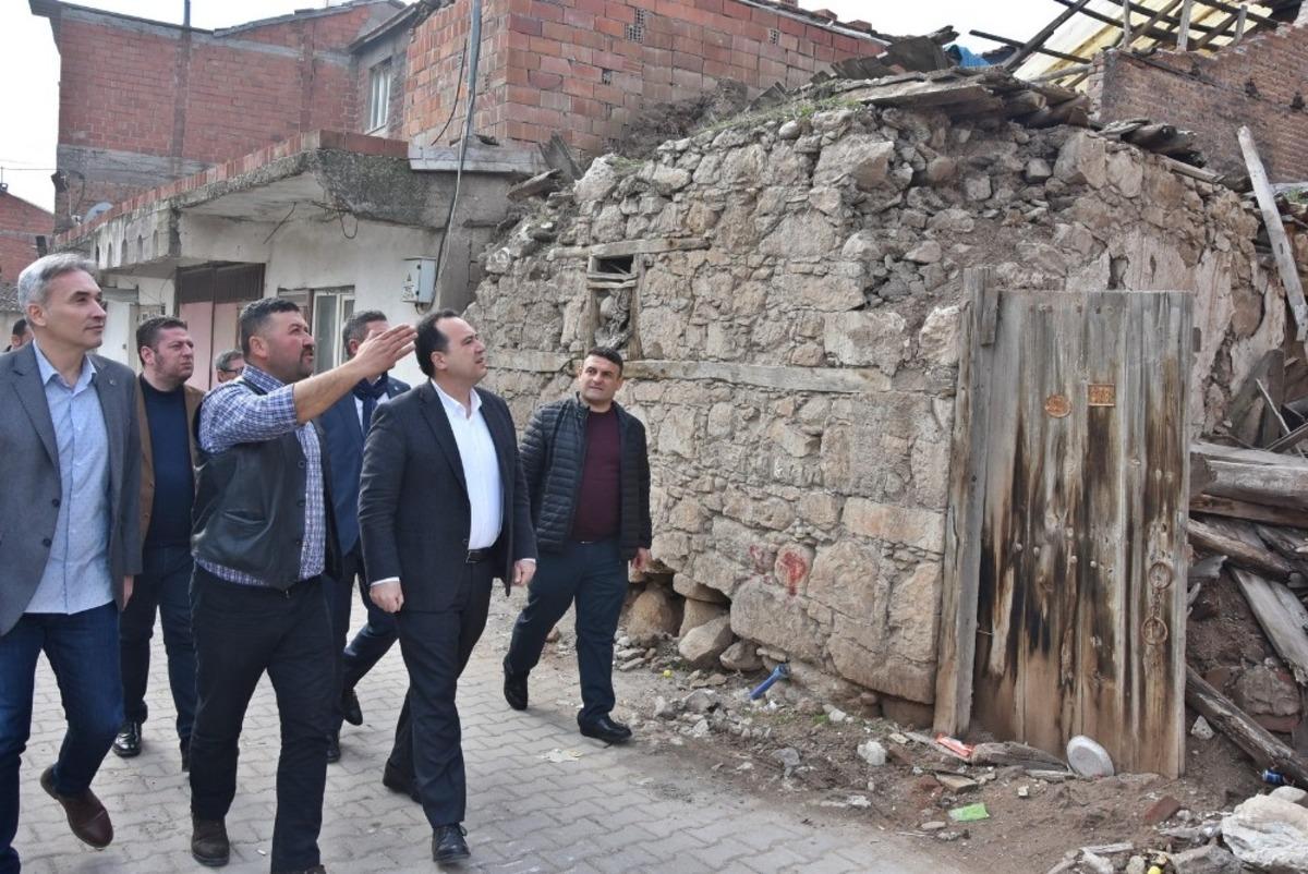 Başkan Dutlulu, deprem b&ouml;lgesinde son durumu inceledi