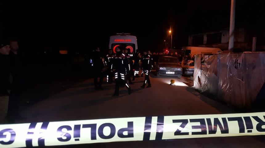 D&uuml;zce'deki cinayette sır perdesi aralandı! Evinin &ouml;n&uuml;nde bulunmuştu