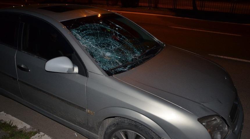 Otomobilin &ccedil;arptığı yaya yaralandı