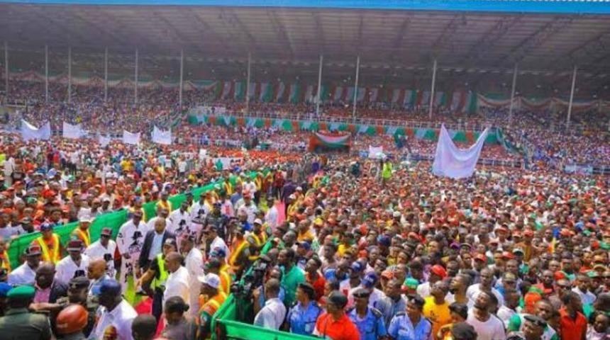 Trump Nijerya vatandaşlarının &ouml;n&uuml;n&uuml; kapadı