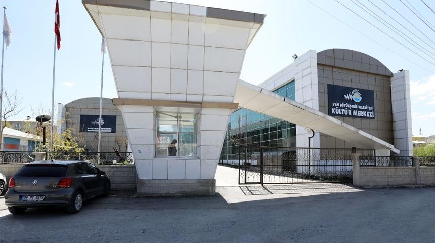 Van Büyükşehir Belediyesinin müzik akademisi kayıtları başladı