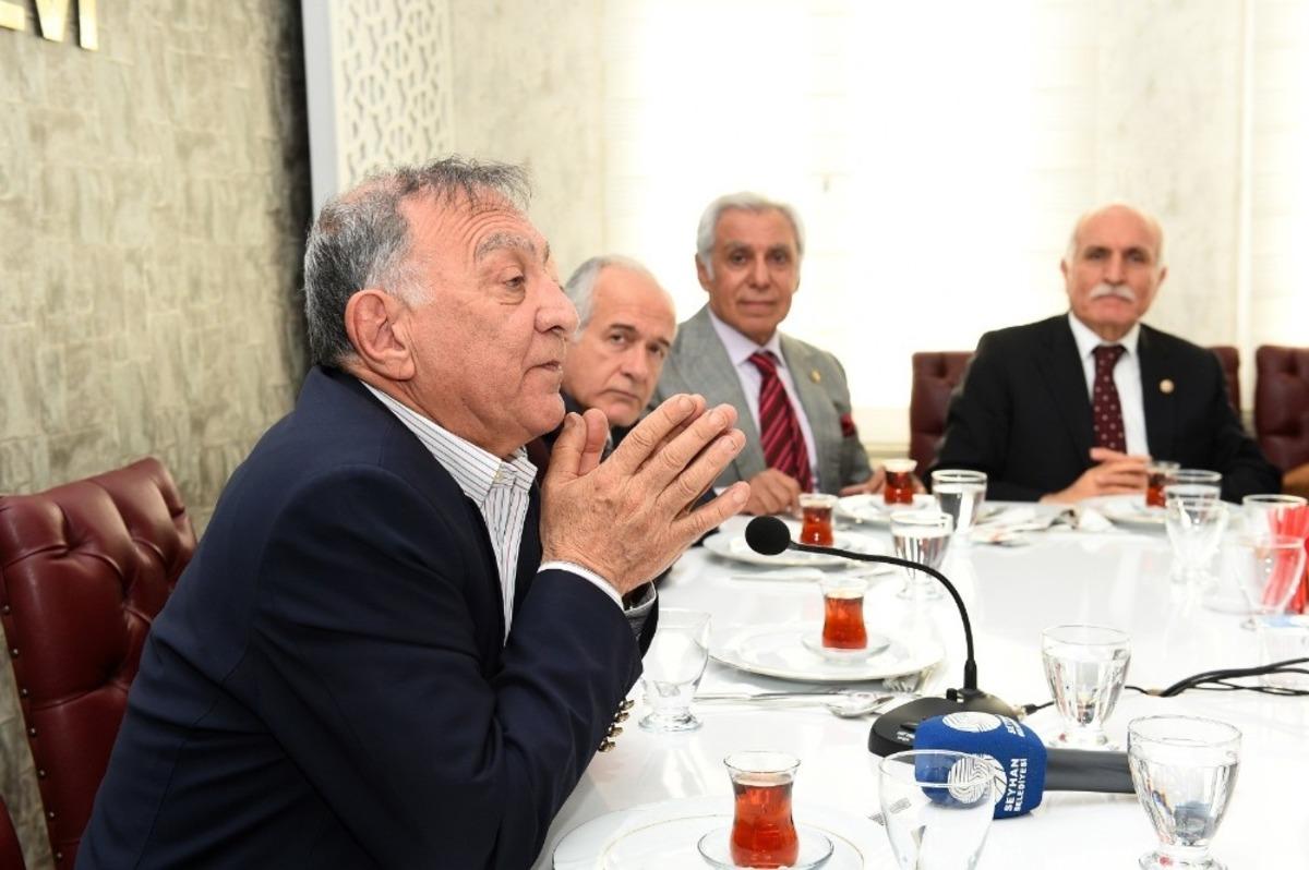 Akay, Parlamenterler Birliği &uuml;yeleriyle buluştu