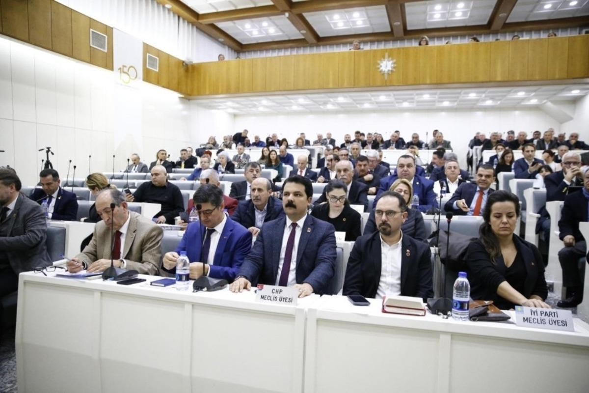 Konak meclisinde deprem ve İdlip şehitleri i&ccedil;in saygı duruşu