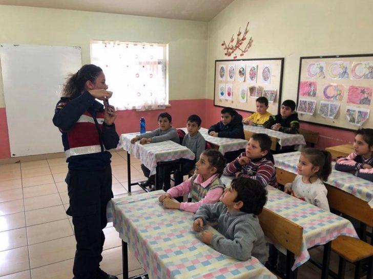 Jandarma ekipleri 199 okulda 15 bin öğrenciye trafik eğitimi verecek G1