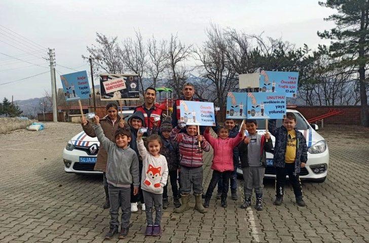 Jandarma ekipleri 199 okulda 15 bin öğrenciye trafik eğitimi verecek G2