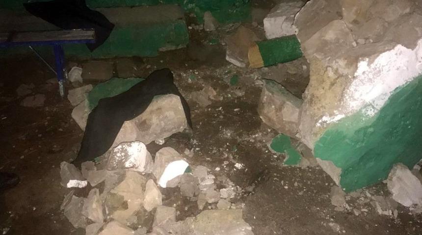 Türbe duvarı çöktü, 2 kadın yaralandı