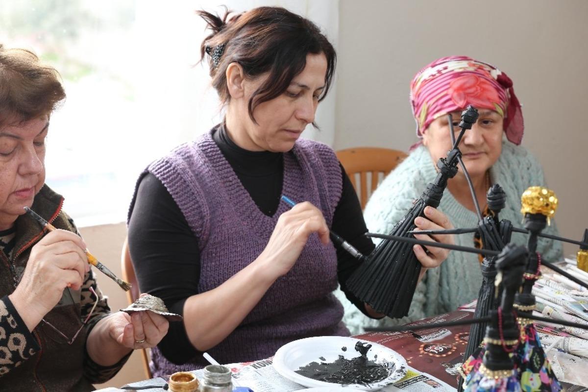 Atık malzemeler kadınların ellerinde yeniden hayat buluyor