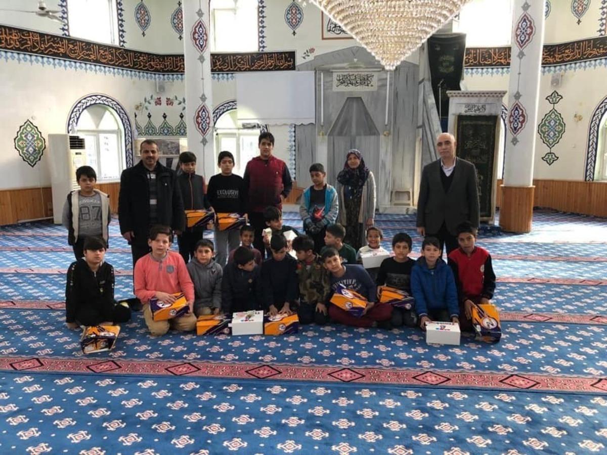 Camiye geldiler, &ouml;d&uuml;lleri kaptılar