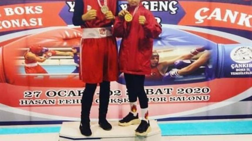 Antalyalı k&uuml;&ccedil;&uuml;k  boks&ouml;r T&uuml;rkiye Şampiyonu oldu