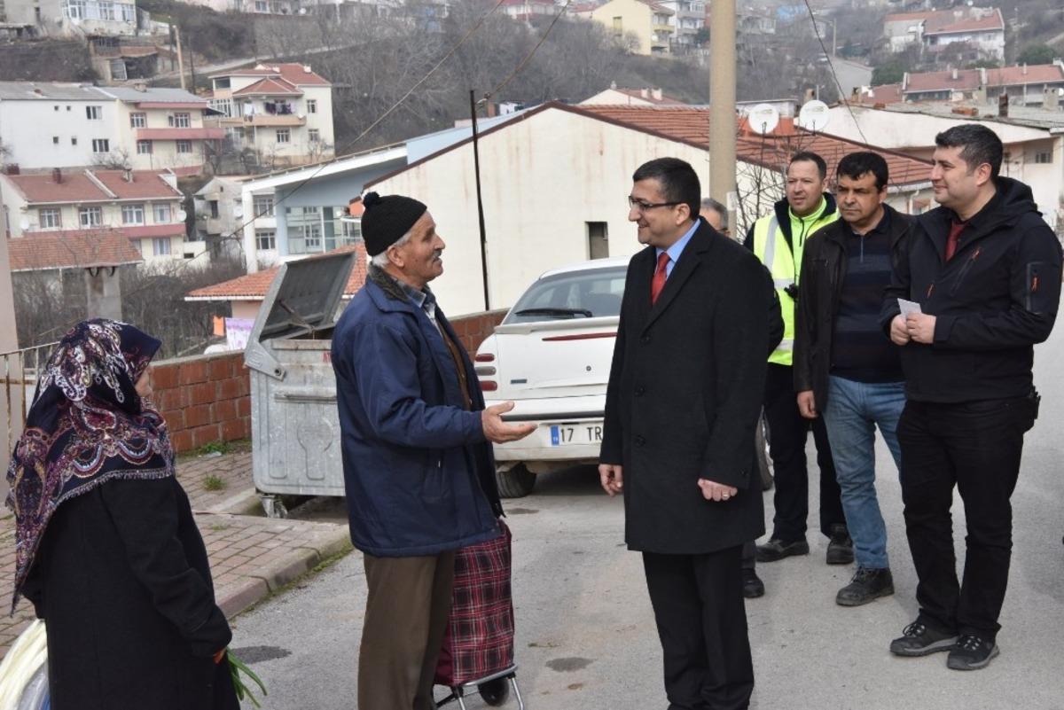 Başkan &Ouml;z haftanın her g&uuml;n&uuml; vatandaşlarla bir arada