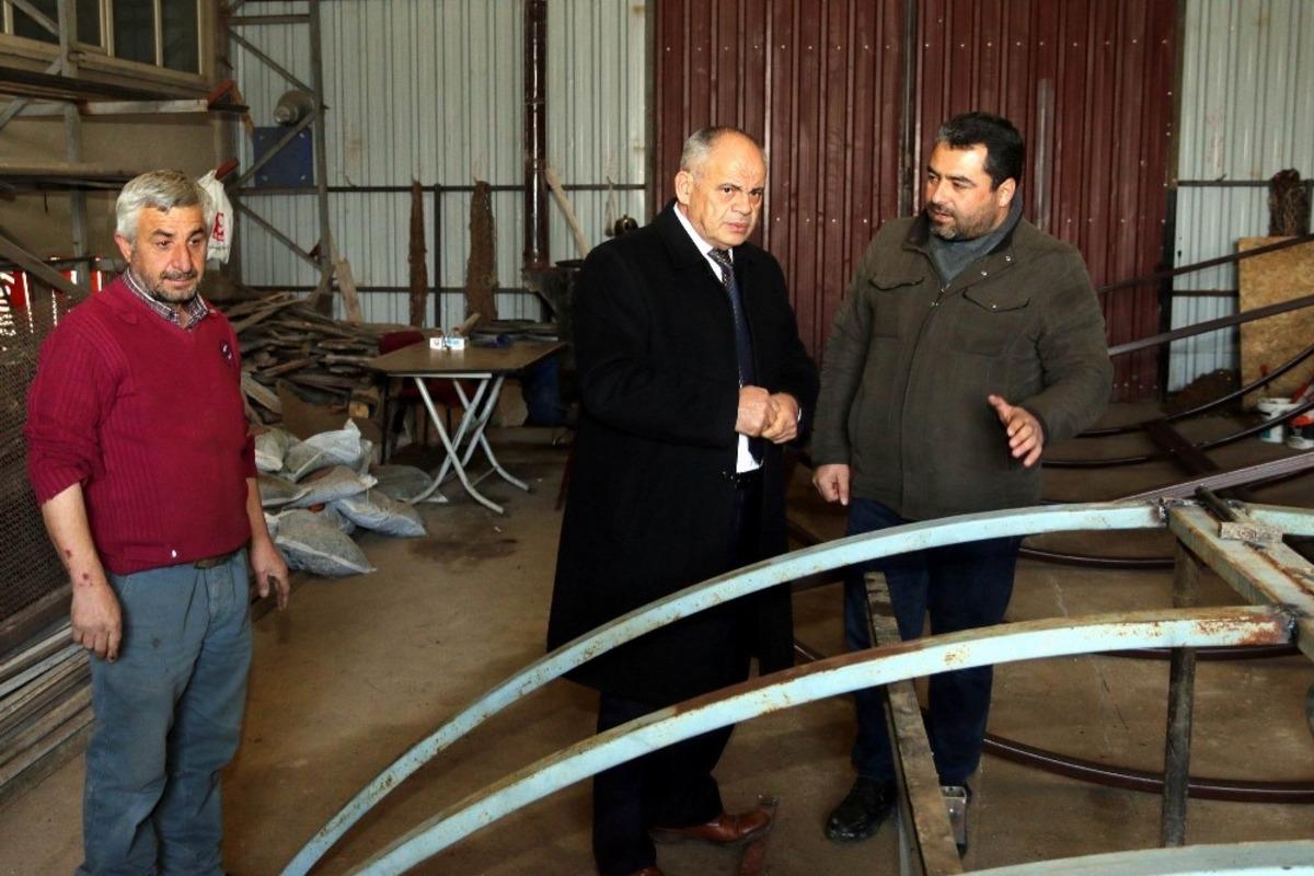 Başkan &Ouml;zt&uuml;rk belediye &uuml;retim at&ouml;lyesini gezdi
