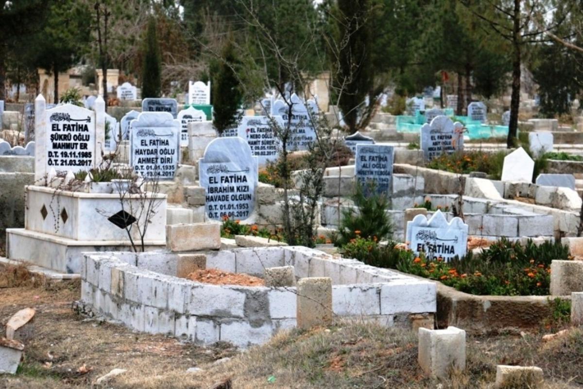 Ak&ccedil;akale yeni aile mezarlığında drenaj &ccedil;alışmaları başladı.
