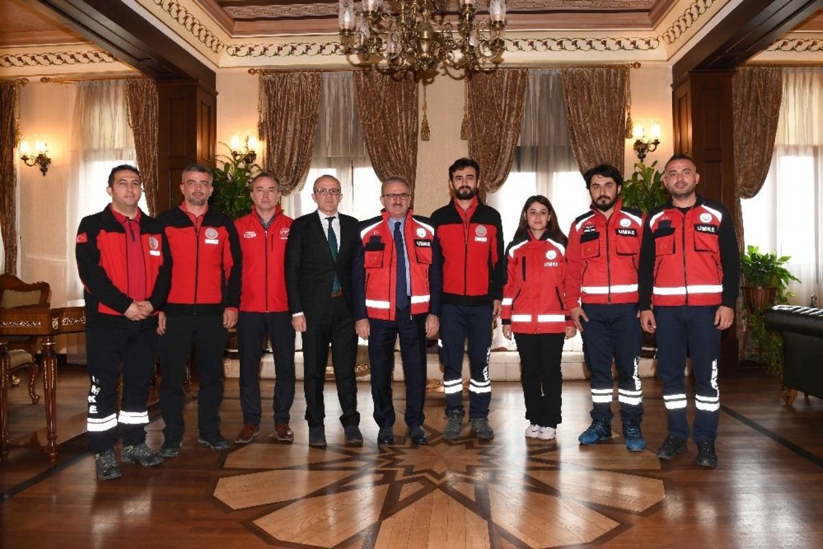 Vali Karaloğlu: "UMKE ekibi T&uuml;rkiye&rsquo;nin y&uuml;z akı&rdquo;