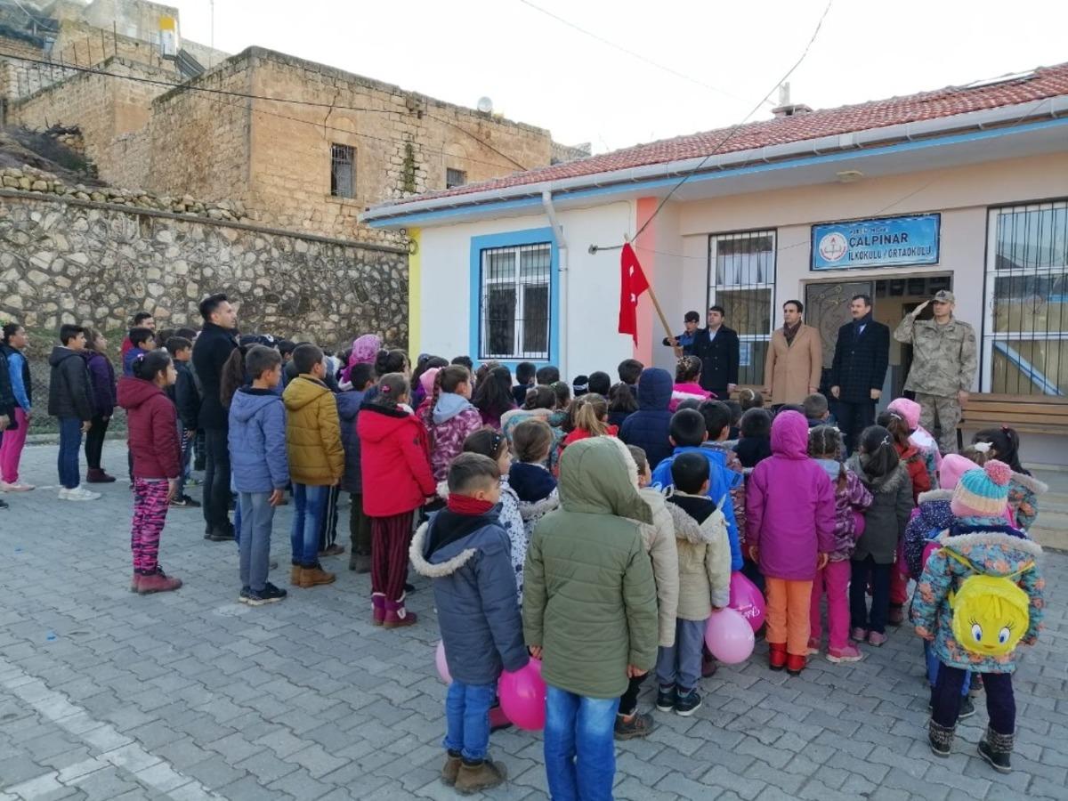 Kaymakam &lsquo;D&uuml;ndar&rsquo; &ouml;ğrencileri sınıfta ziyaret etti