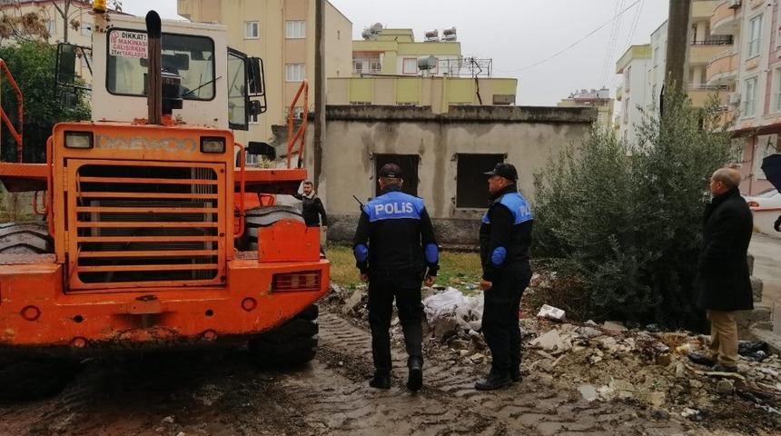 Osmaniye&rsquo;de metruk binalar yıkıldı