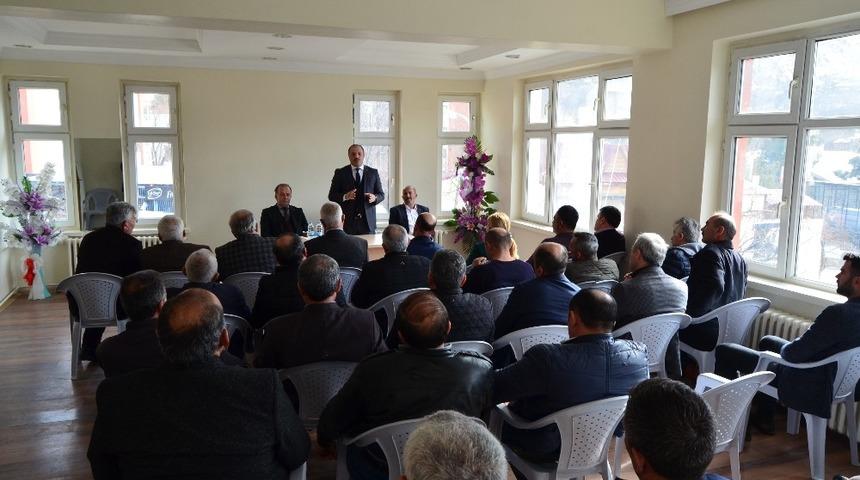 Başkan Karataş Uzundere&rsquo;de mahalle muhtarlarıyla bir araya geldi