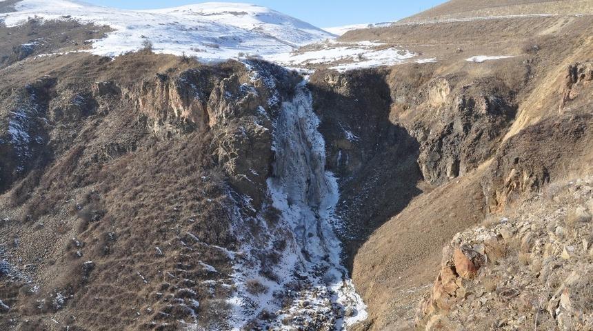 Susuz Şelalesi hayata ge&ccedil;irilecek projeyle turizme kazandırılacak