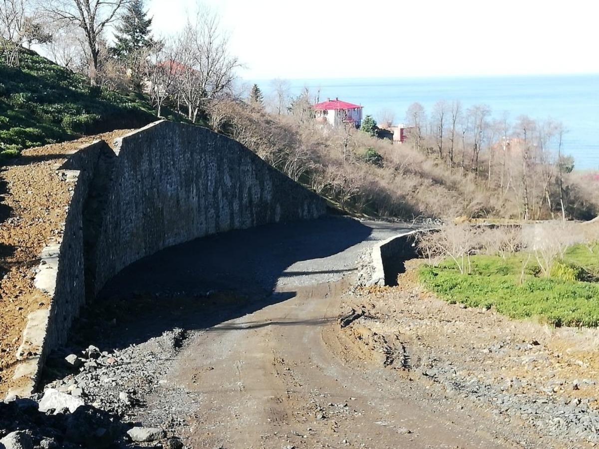 Eynesil-&Ouml;ren Beldesi arasındaki yeni yol inşaatı mahkeme kararıyla durduruldu