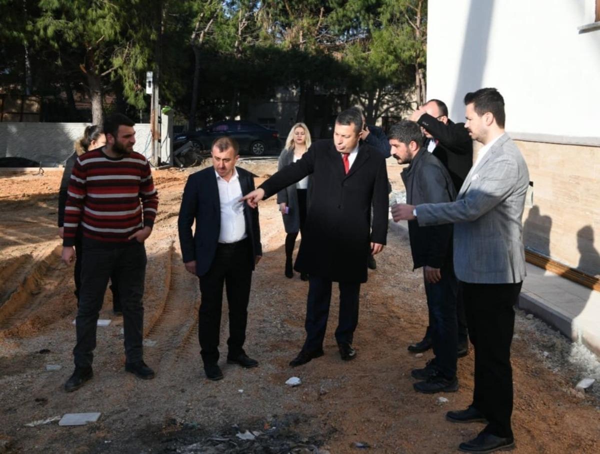 Kaymakam Şahin, inşaatı tamamlanan Umurbey Ortaokulunda incelemelerde bulundu