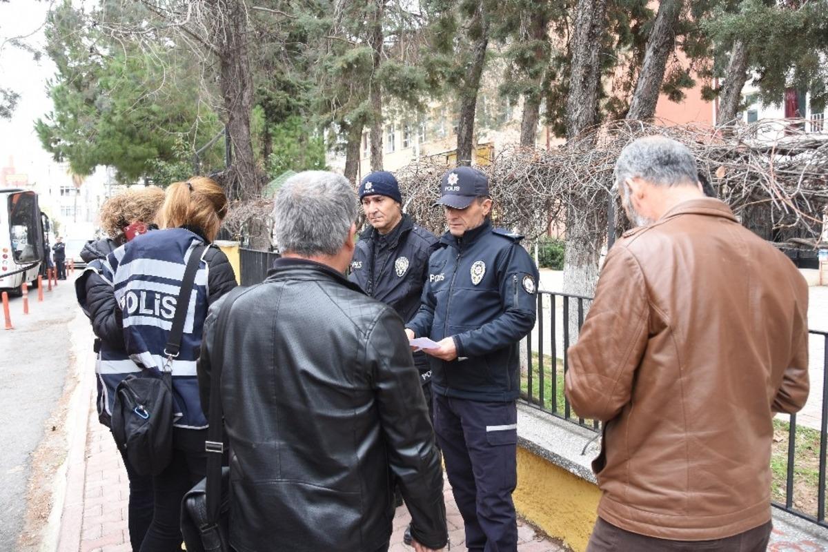 Antalya&rsquo;da denetim uygulamasında 2 bin 950 şahıs incelendi