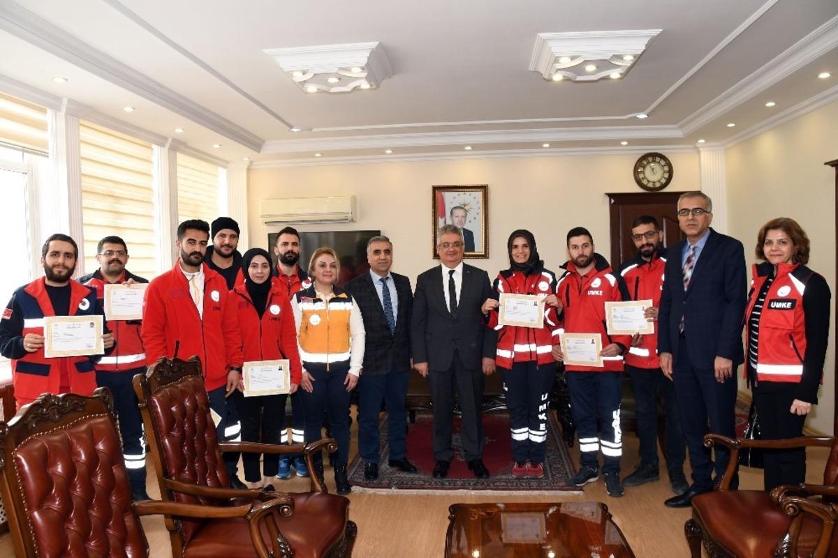 Kahramanlar &ouml;d&uuml;llendirildi