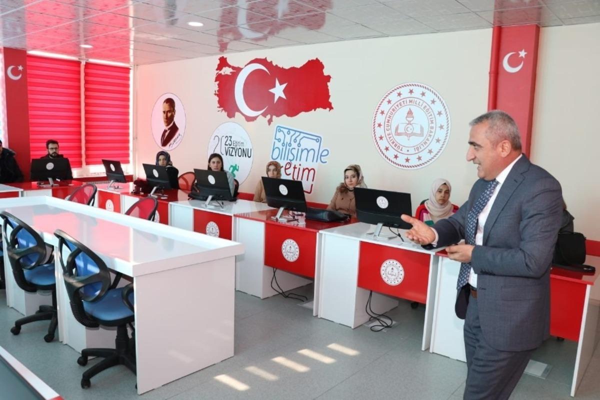 Bilişim teknolojileri &ouml;ğretmenlerine farkındalık semineri