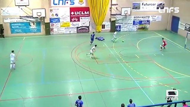 Futsal maçında ayakta alkışlanan hareket!
