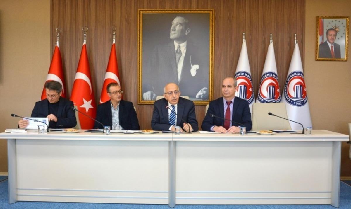 Rekt&ouml;r Prof. Dr. Sedat Murat dergi edit&ouml;rleriyle bir araya geldi