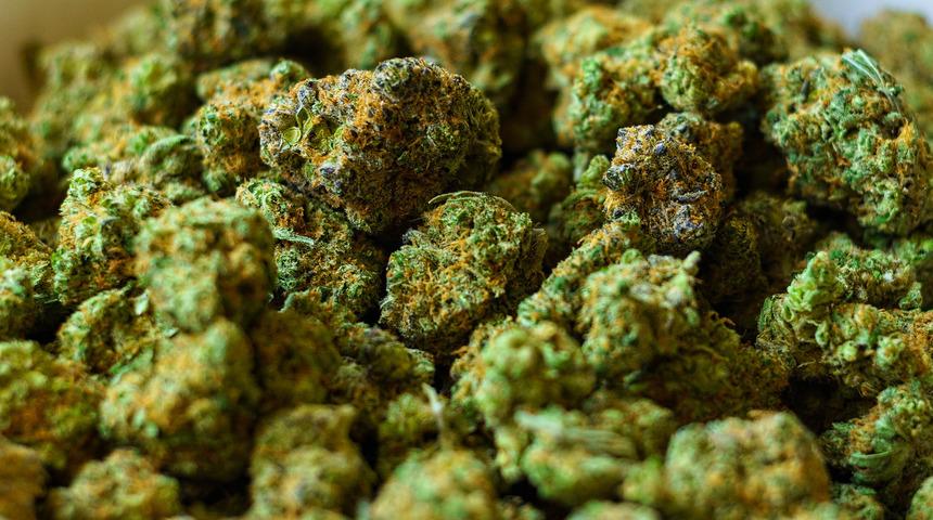 Uyuşturucu satıcısı fiyat listesini yanlışlıkla polise g&ouml;nderdi