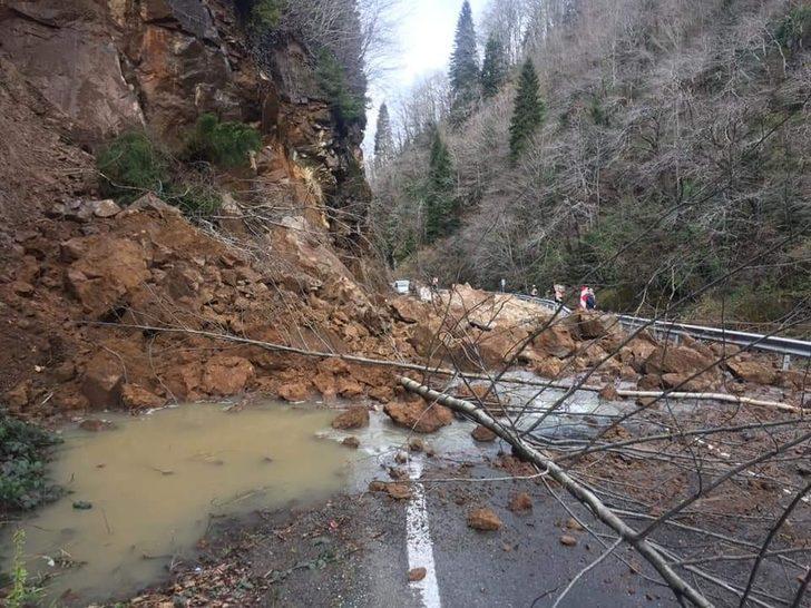 Şalpazarı-Acısu yolunda heyelan G2
