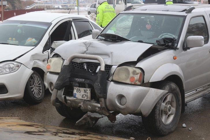 Van’da trafik kazası: 2 yaralı G1