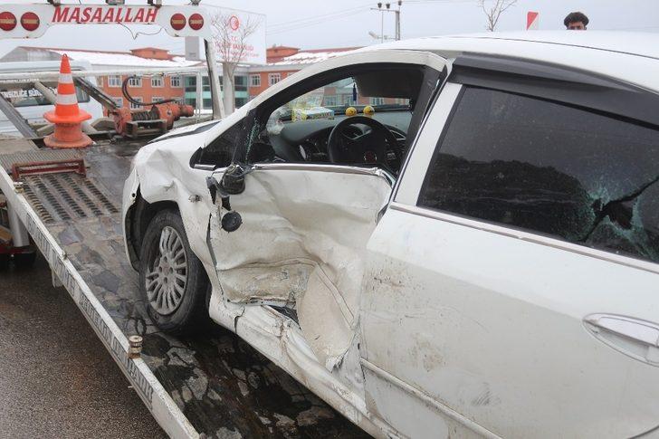 Van’da trafik kazası: 2 yaralı G3