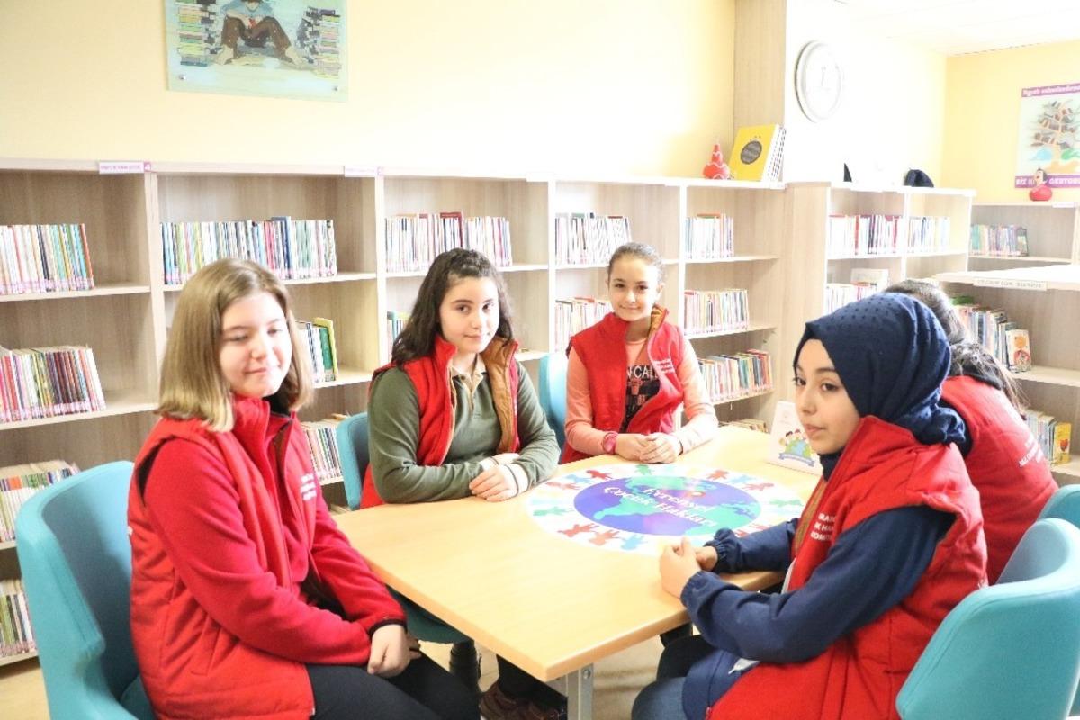 &Ccedil;ocuklar haklarını oynayarak &ouml;ğrenecek