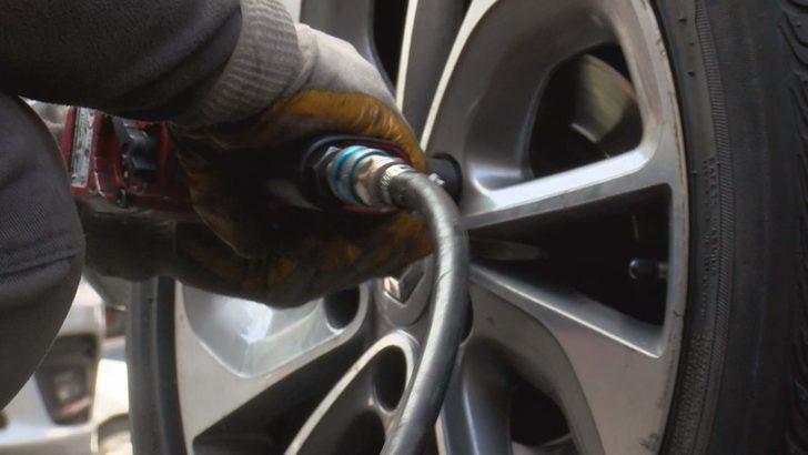 Kar haberini duyan sürücüler lastikçilerde yoğunluk oluşturdu G3